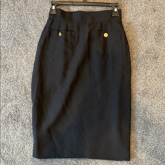 Chanel black midi skirt with gold hardware - Picture 3 of 5